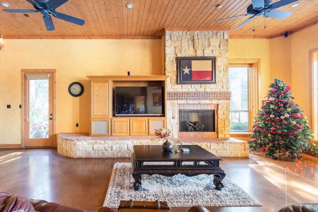 Texas Ranch House With 5 Bedroom And Fish Pond Dallas Extérieur photo